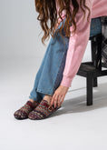 Load image into Gallery viewer, ZigZag Clogs - MARRON