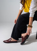 Load image into Gallery viewer, V-Cut Textured Flat Mules - MARRON