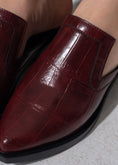 Load image into Gallery viewer, V-Cut Textured Flat Mules - MARRON