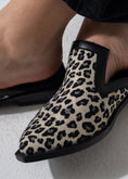Load image into Gallery viewer, V-Cut Leopard Mules - BLACK