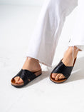 Load image into Gallery viewer, Shimmering Wrap Comfort - BLACK