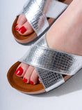 Load image into Gallery viewer, textured Multi-Strap Comfort - SILVER