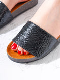 Load image into Gallery viewer, Glossy Reptile-Pattern Slipper - BLACK