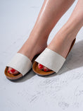 Load image into Gallery viewer, Glossy Reptile-Pattern Slipper - WHITE