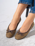 Load image into Gallery viewer, Square-Toe Embroidered Flat - BROWN