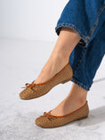 Load image into Gallery viewer, Square-Toe Embroidered Flat - CAMEL