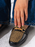 Load image into Gallery viewer, Textured Jacquard Detail Flat- BLACK