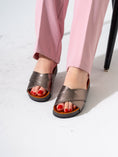 Load image into Gallery viewer, Shimmering Criss-Cross Slipper - OXIDI