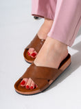 Load image into Gallery viewer, Textured Exotic Pattern Slides - CAMEL