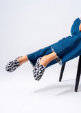 Load image into Gallery viewer, Leopard-Print Flat-black