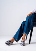Load image into Gallery viewer, Leopard-Print Flat-black