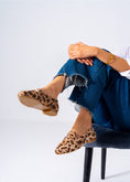 Load image into Gallery viewer, Leopard-Print Flat-brown