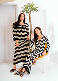 Load image into Gallery viewer, Zigzag Print Long Sleeve Dress - black