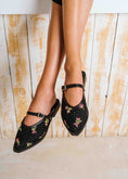 Load image into Gallery viewer, Vintage Floral Pointed Mules - black