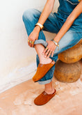 Load image into Gallery viewer, Premium Suede Clogs - camel