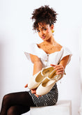 Load image into Gallery viewer, Essential Round-Toe Flats - beige