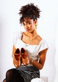 Load image into Gallery viewer, Essential Round-Toe Flats - camel