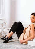 Load image into Gallery viewer, Minimalist High-Shine Pointed Flats - black