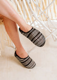 Load image into Gallery viewer, Airy Woven Slide-On Clogs - black