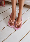 Load image into Gallery viewer, Minnie Printed Beach Flip Flops - pink
