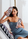 Load image into Gallery viewer, Marie Cat Printed Flip Flops - black