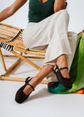Load image into Gallery viewer, Lattice Flat Sandals - black