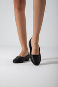 Load image into Gallery viewer, Cracked-Effect Ballet Flat-black