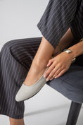 Load image into Gallery viewer, Cracked-Effect Ballet Flat-gray