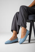 Load image into Gallery viewer, Cracked-Effect Ballet Flat-blue