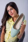 Load image into Gallery viewer, Cracked-Effect Ballet Flat-green