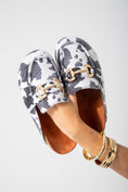 Load image into Gallery viewer, The Safari Clogs-black