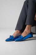 Load image into Gallery viewer, Metallic Snake Flats-blue
