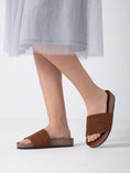 Load image into Gallery viewer, Knotted Calm Step - brown