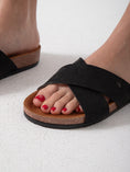 Load image into Gallery viewer, Elegant Criss Slide - black
