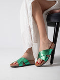 Load image into Gallery viewer, Metallic Stripe Pulse - green