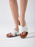 Load image into Gallery viewer, Soft Cross Comfort - white