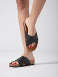 Load image into Gallery viewer, Soft Cross Comfort - black