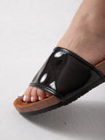 Load image into Gallery viewer, Glossy Day Slide - black