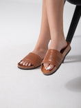 Load image into Gallery viewer, Heritage Comfort Slide - camel