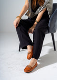 Load image into Gallery viewer, Metal Chain Flats -camel