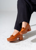 Load image into Gallery viewer, Platform Horsebit Heels -camel
