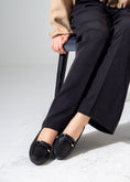 Load image into Gallery viewer, Bow Detail Flats -black