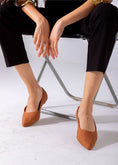 Load image into Gallery viewer, The Aria Knit Flat-camel