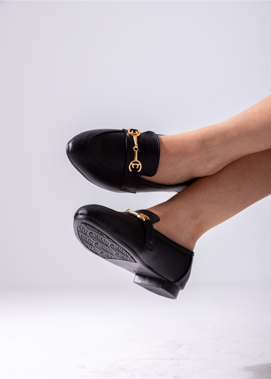 The Equestrian Flat-black