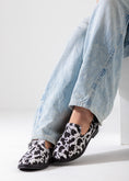Load image into Gallery viewer, Animal Print Slip-On Flat-black
