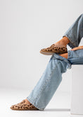 Load image into Gallery viewer, Animal Print Slip-On Flat-cafe