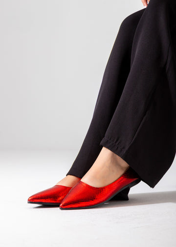 The Cobra Sling Flat-red