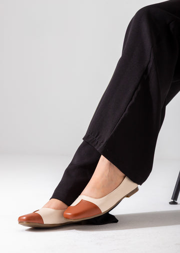 The Contrast Toe Flat-beige