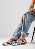 Load image into Gallery viewer, The Daisy-Dot Flat- black
