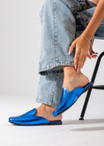Load image into Gallery viewer, Metallic Snake-Embossed Mule-blue